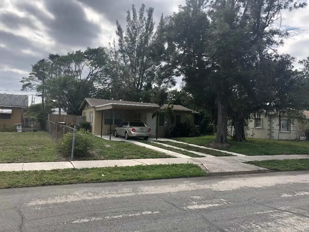 1113 14th Avenue S Lake Worth Beach FL 33460