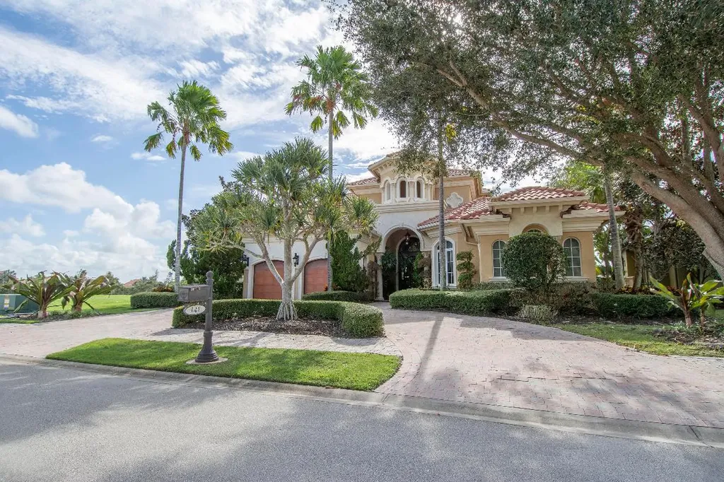 141 SE Rio Angelica Port St Lucie FL 34984