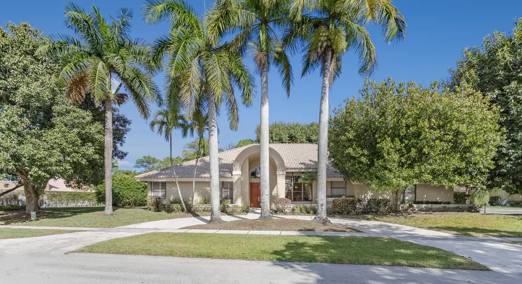 4905 Oxford Circle Boca Raton FL 33434