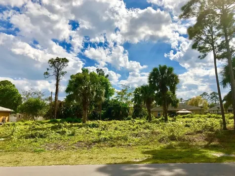 1842 SW Bellevue Avenue Port St Lucie FL 34953