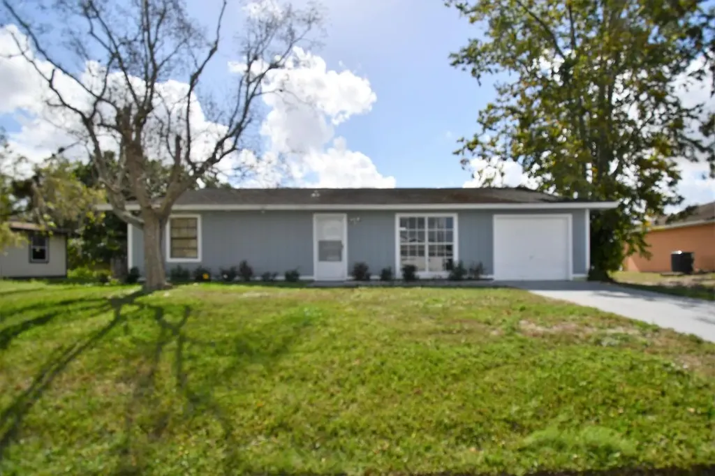 992 SW Janette Avenue Port St Lucie FL 34953