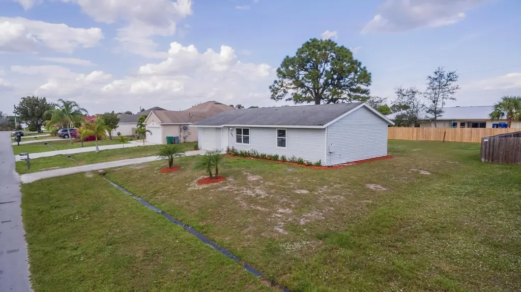 1941 SW Mcallister Lane Port St Lucie FL 34953