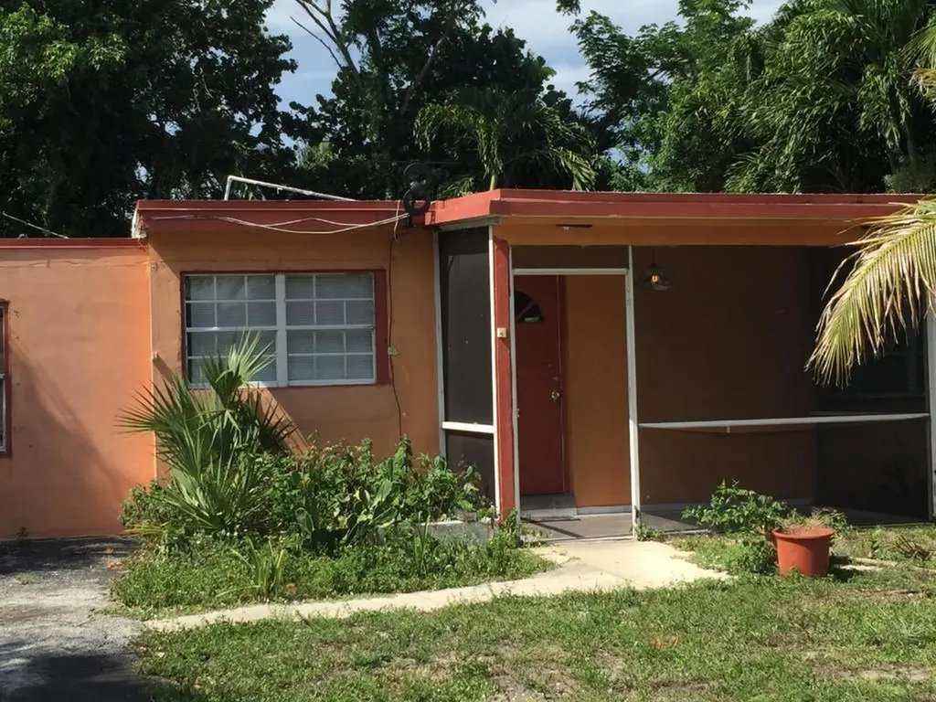 131 Mentone Road Lantana FL 33462
