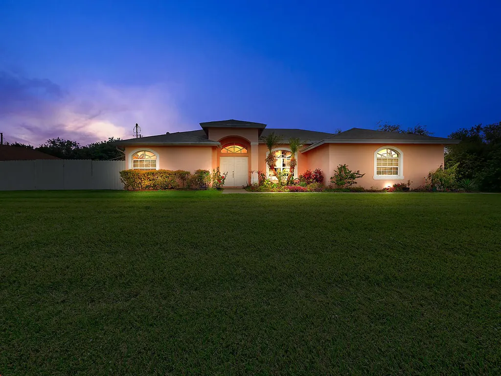 998 SW Hamberland Avenue Port St Lucie FL 34953