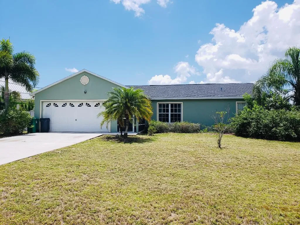 900 SW Dubois Avenue Port St Lucie FL 34953