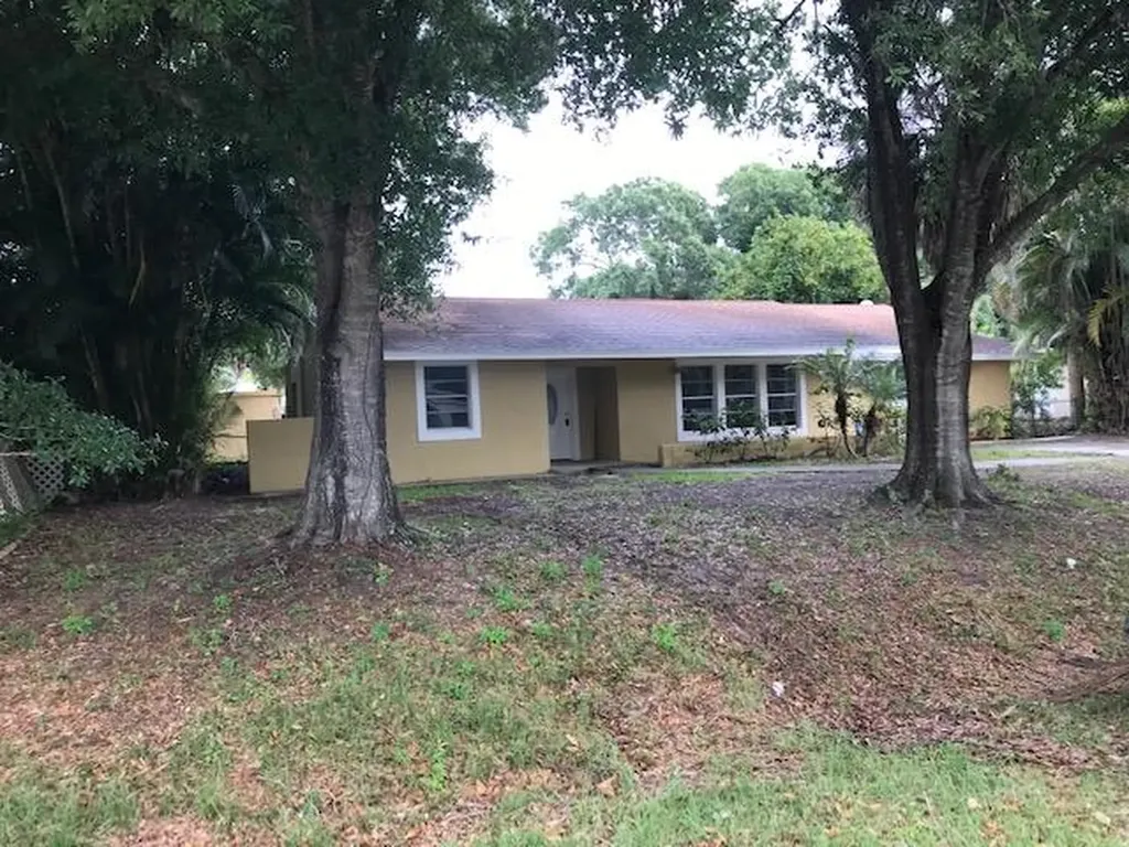 7004 Santa Clara Boulevard Fort Pierce FL 34951