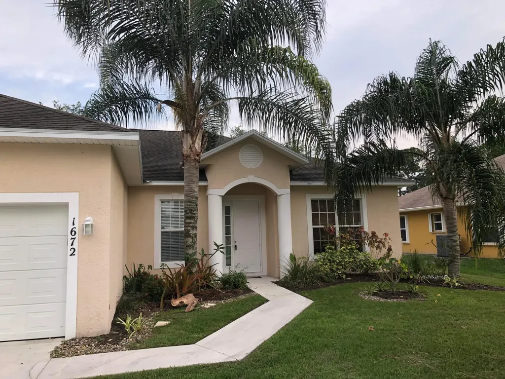 1672 SW Penrose Avenue Port St Lucie FL 34953