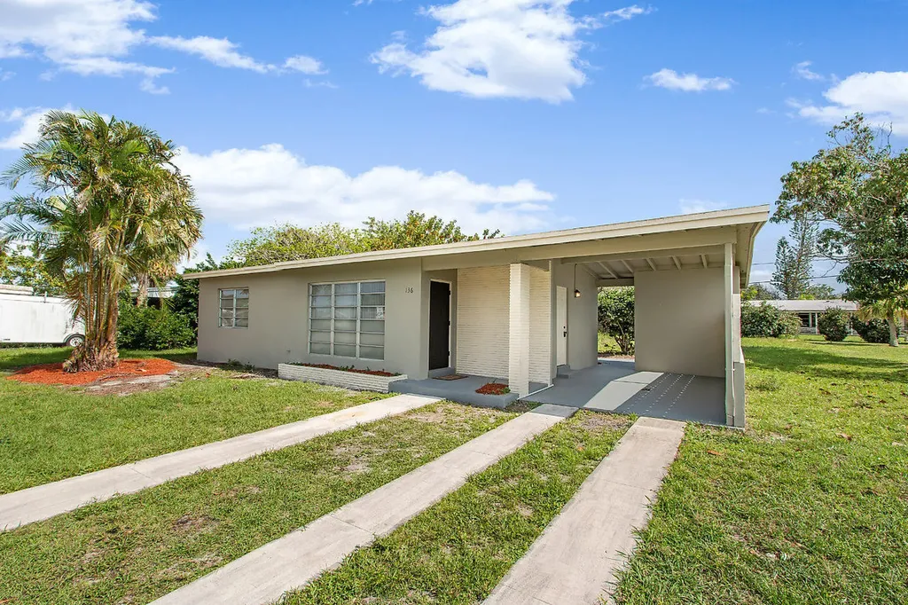 136 SE Prima Vista Boulevard Port St Lucie FL 34983