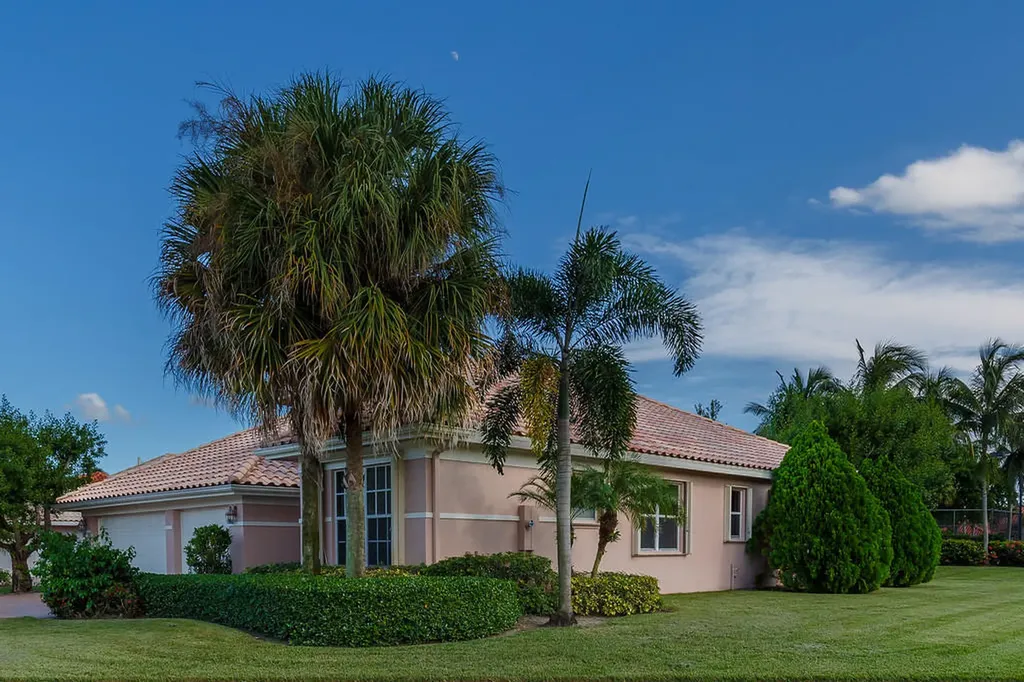 6570 Jog Estates Lane Boynton Beach FL 33437