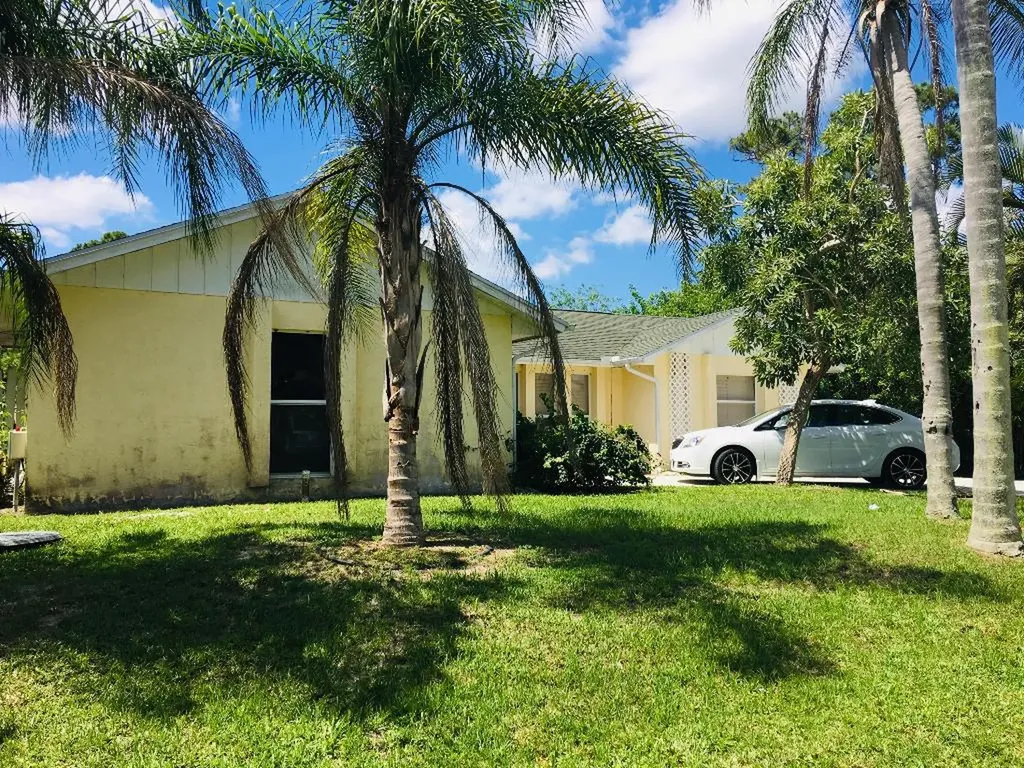 1208 SW Bellevue Avenue Port St Lucie FL 34953