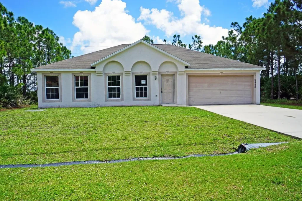 5865 NW Carovel Avenue Port St Lucie FL 34986