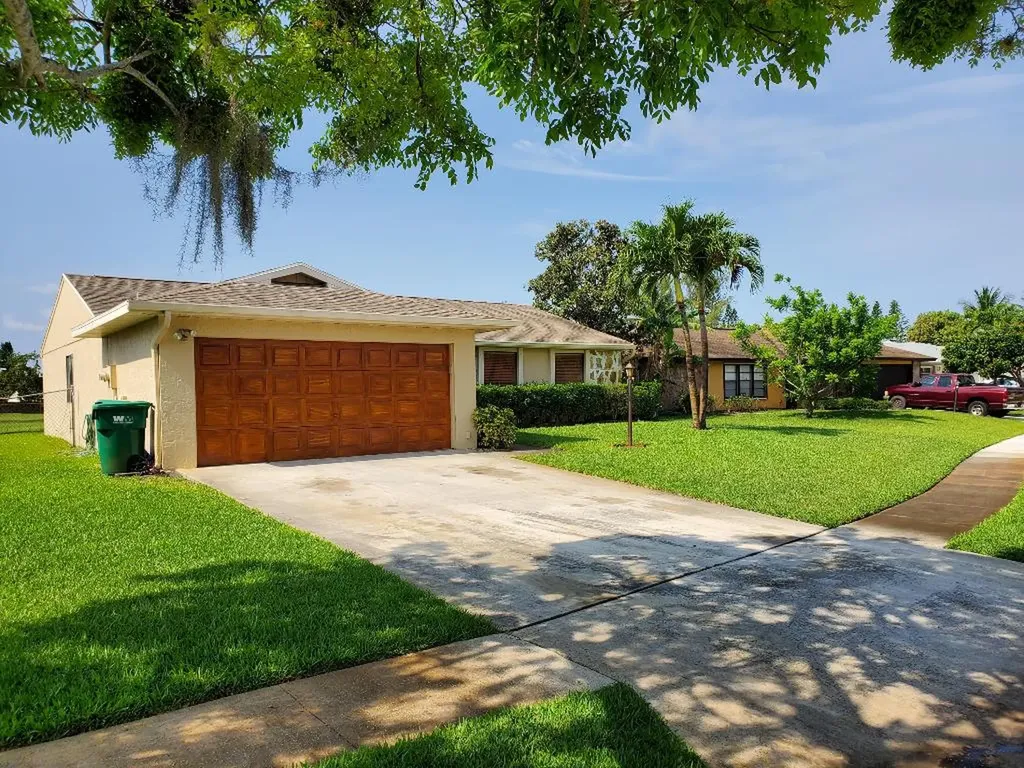 2535 Canterbury Drive N Riviera Beach FL 33407