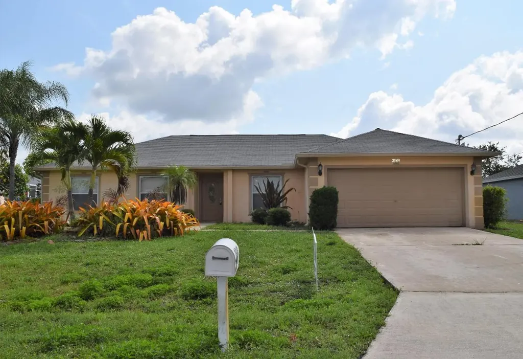 2549 SW Chestnut Lane Port St Lucie FL 34953