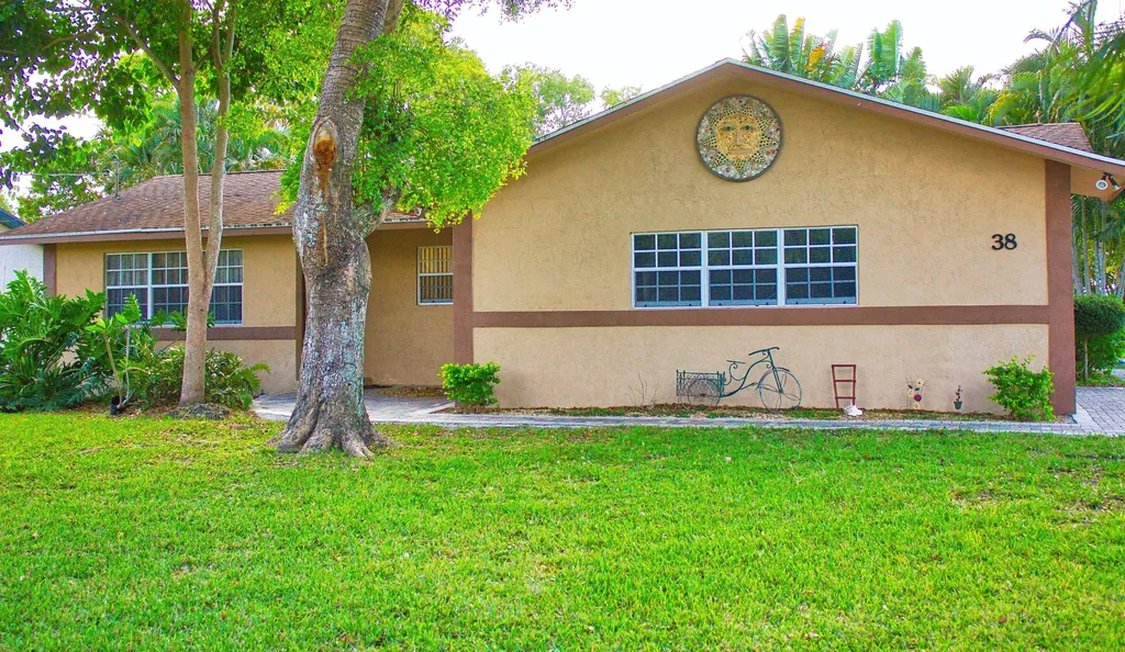 38 Barberton Road Lake Worth FL 33467