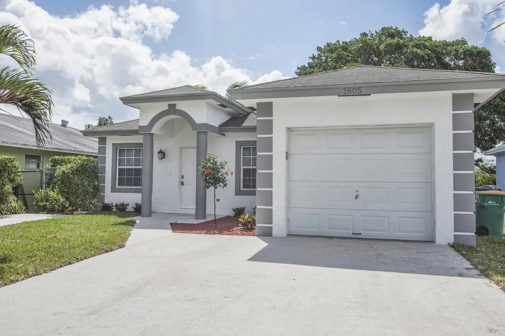 1605 19th Avenue N Lake Worth Beach FL 33460