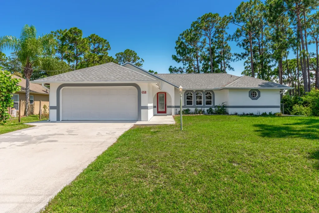 658 SE Sweetbay Avenue Port St Lucie FL 34983