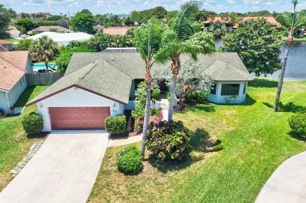 22 Las Flores Boynton Beach FL 33426
