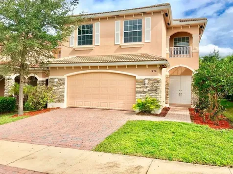 1098 NW Leonardo Circle Port St Lucie FL 34986
