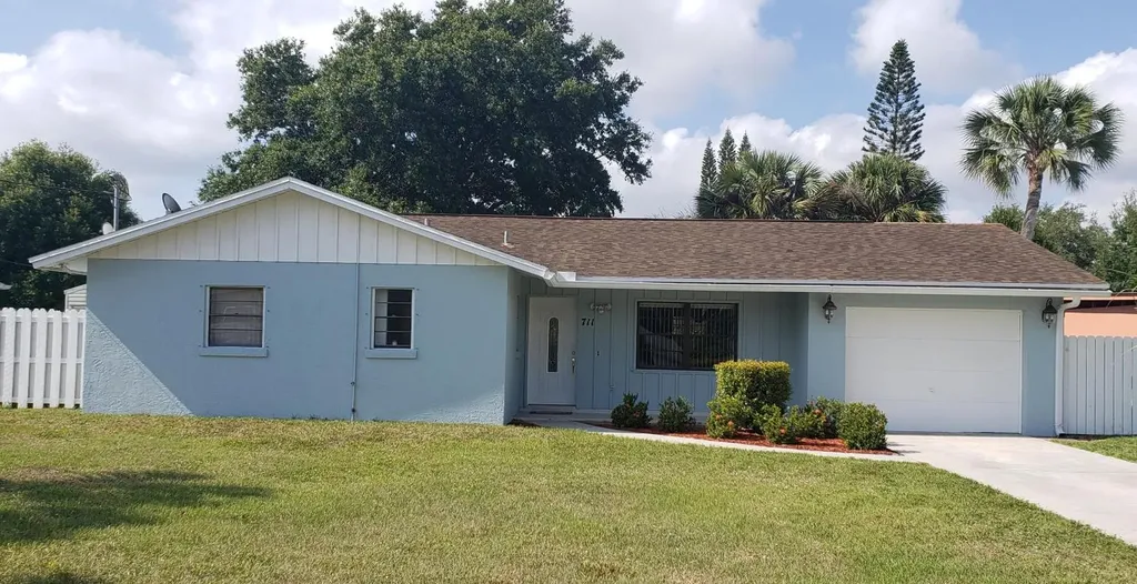 711 Ixoria Avenue Fort Pierce FL 34982