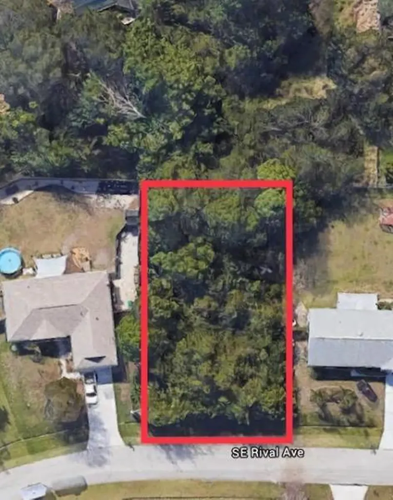 2462 SE Rival Avenue Port St Lucie FL 34952