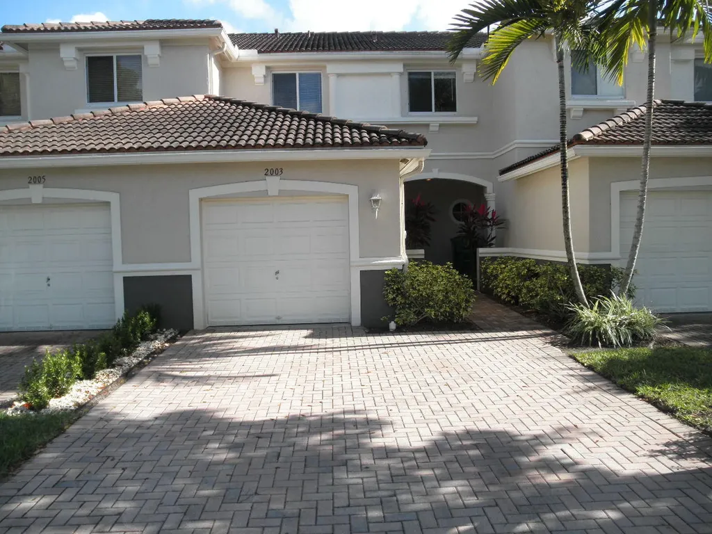 2003 Oakhurst Way Riviera Beach FL 33404