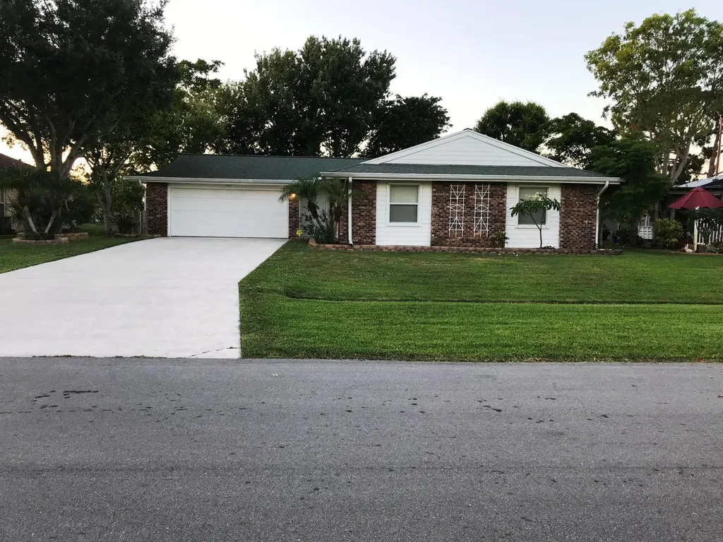 1433 SE Santurce Road Port St Lucie FL 34952