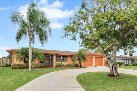 19 W Plumosa Lane Lake Worth FL 33467