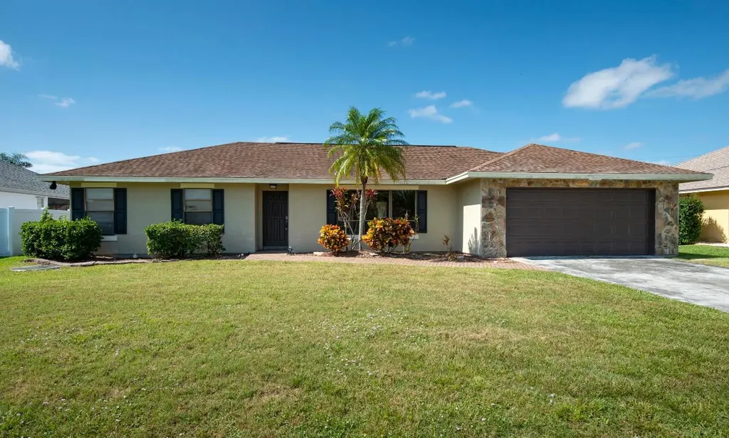 1134 SE Mendoza Avenue Port St Lucie FL 34952