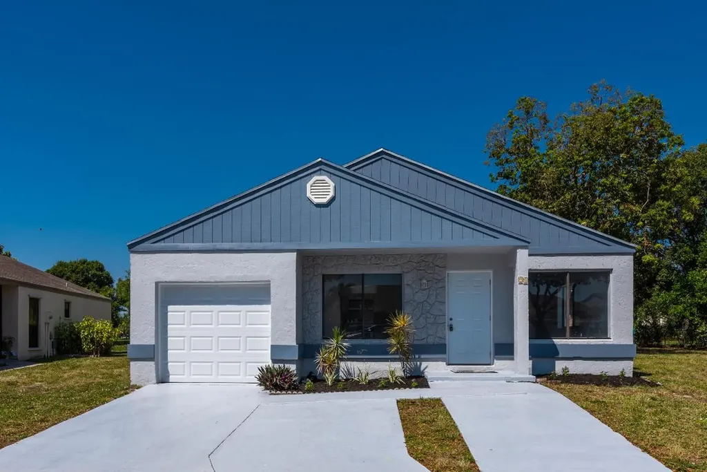 21 Paxford Lane Boynton Beach FL 33426