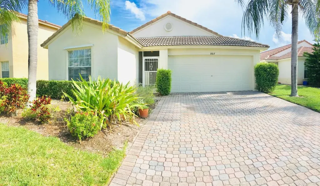 807 NW Greenwich Court Port St Lucie FL 34983