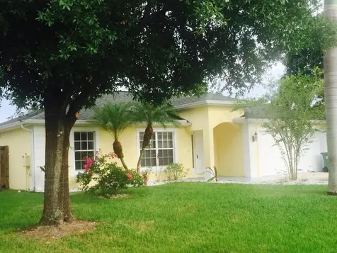 725 SW Byron Street Port St Lucie FL 34983