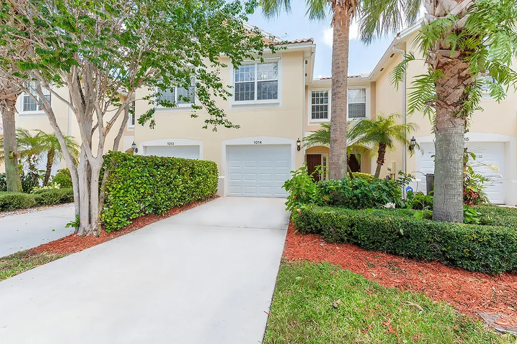 1014 Pinewood Lake Court Greenacres FL 33415