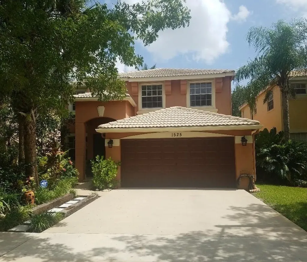 1525 Running Oak Lane Royal Palm Beach FL 33411