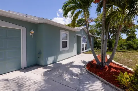 637 SW Pueblo Terrace Port St Lucie FL 34953