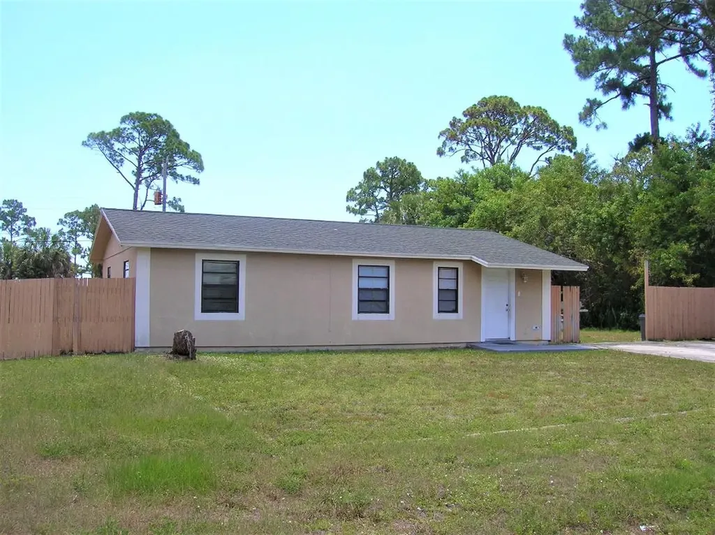 2212 N 42nd Street Fort Pierce FL 34946
