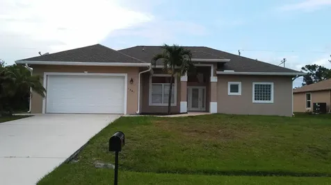 1561 SW Hackensack Avenue Port St Lucie FL 34953