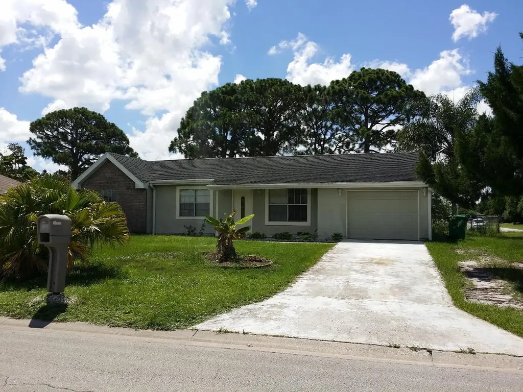 290 SW Bridgeport Drive Port St Lucie FL 34953