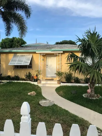 916 N Palmway Lake Worth Beach FL 33460