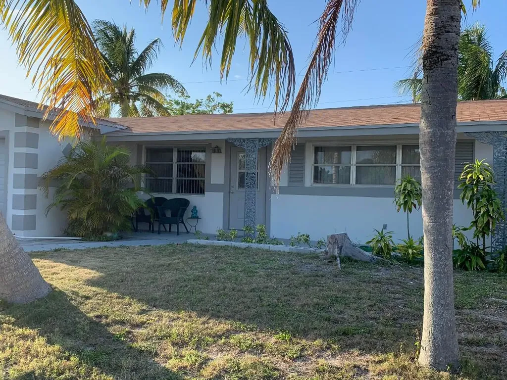 1013 Pine Tree Drive Lantana FL 33462