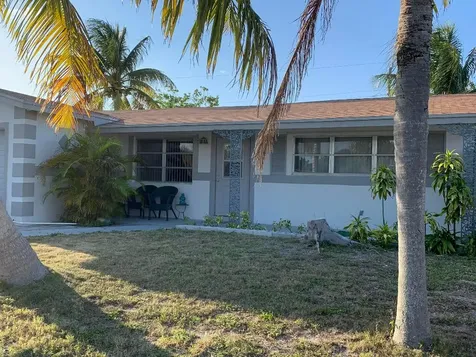 1013 Pine Tree Drive Lantana FL 33462