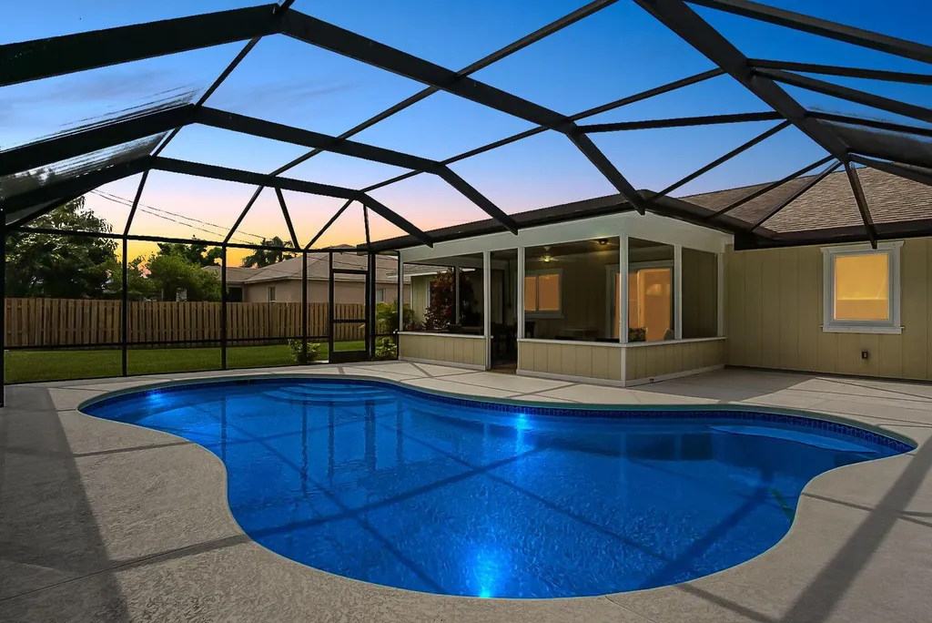 2207 SE Gaslight Street Port St Lucie FL 34952