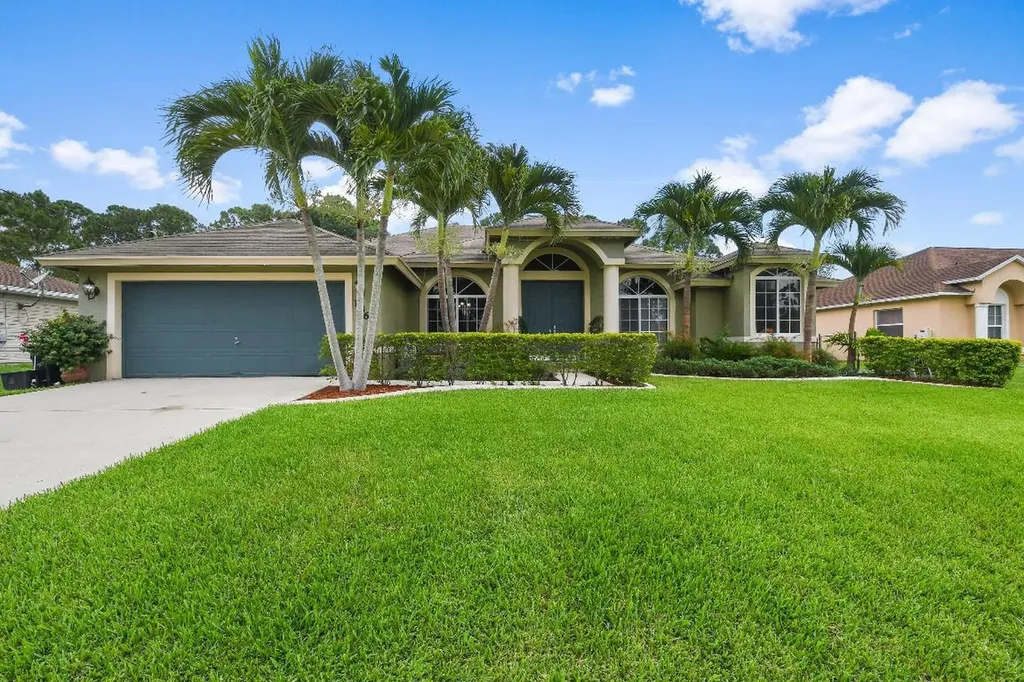 1869 SW Bellevue Avenue Port St Lucie FL 34953