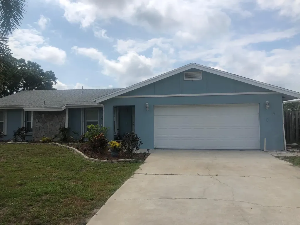 372 SE Tranquilla Avenue Port St Lucie FL 34983