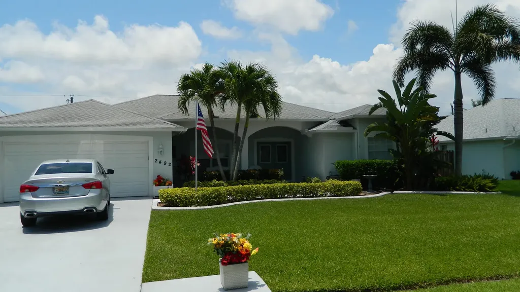 2492 SE Victory Avenue Port St Lucie FL 34952