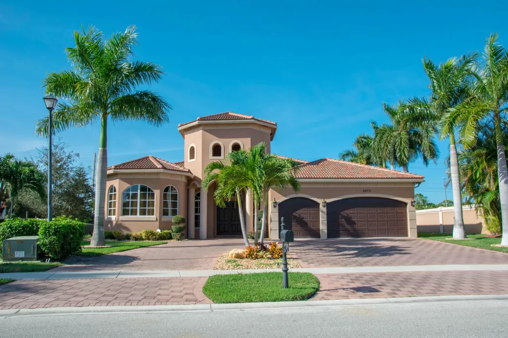 8970 Club Estates Way Lake Worth FL 33467