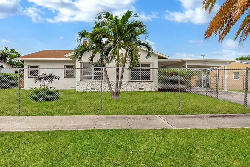 125 SW 9th Street Delray Beach FL 33444
