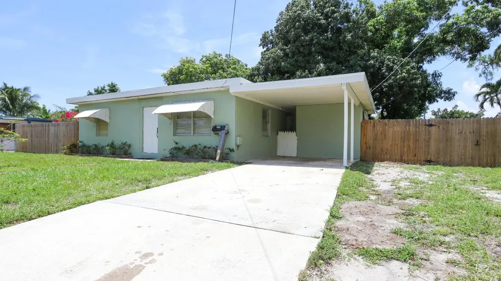 5125 Vermont Avenue Lake Worth FL 33461