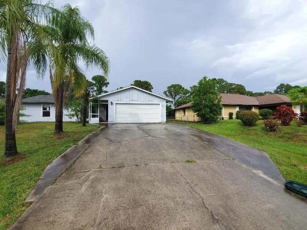 1919 SW Taurus Lane Port St Lucie FL 34984