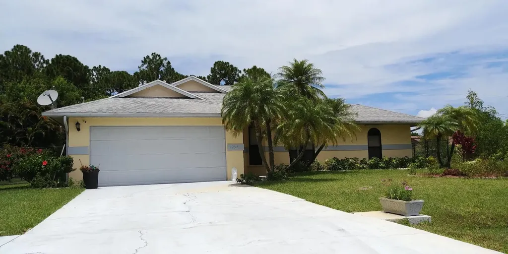 2237 SE Gaslight Street Port St Lucie FL 34952