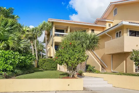 931 Palm Trail Delray Beach FL 33483